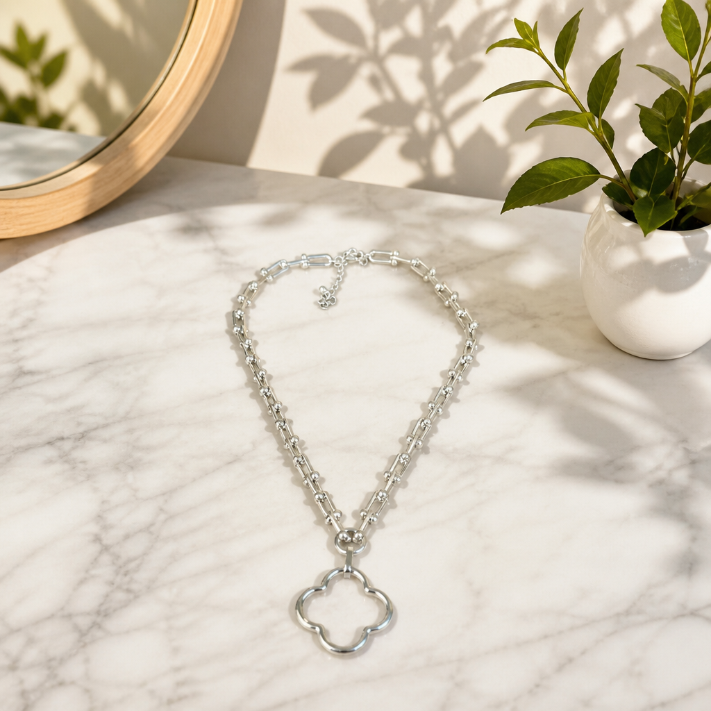 Horseshoe Chain w Clover Necklace