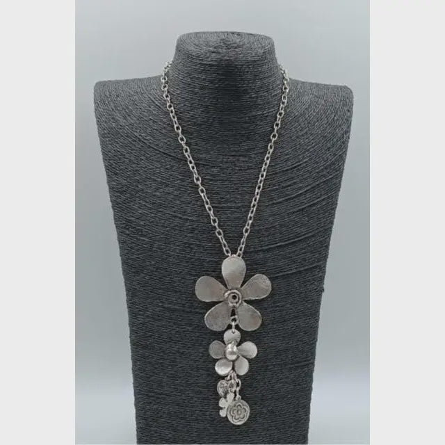 Charm Bloom Necklace - Chandeliers Boutique ny
