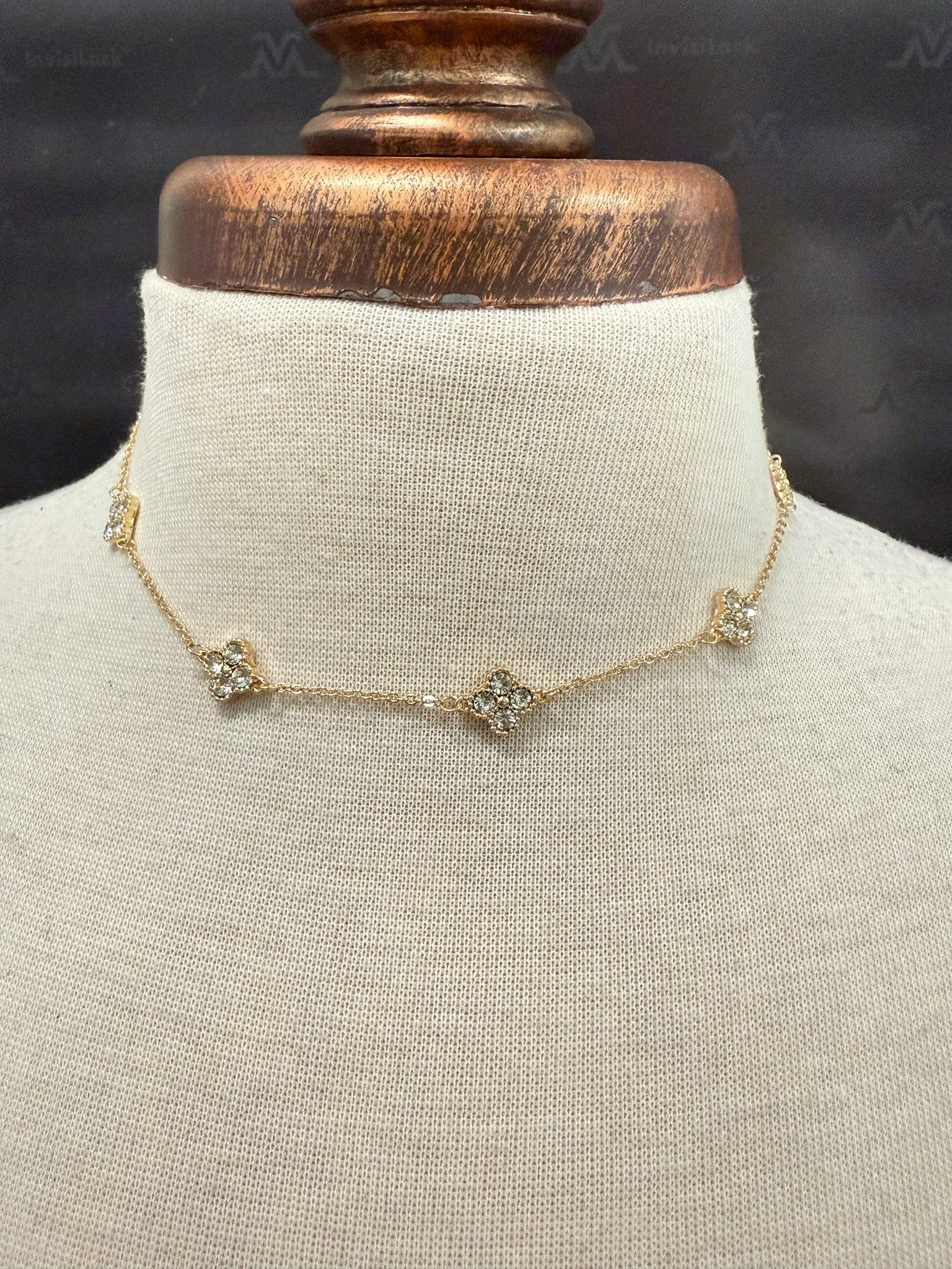 Glass Clover Station Necklace - Chandeliers Boutique ny