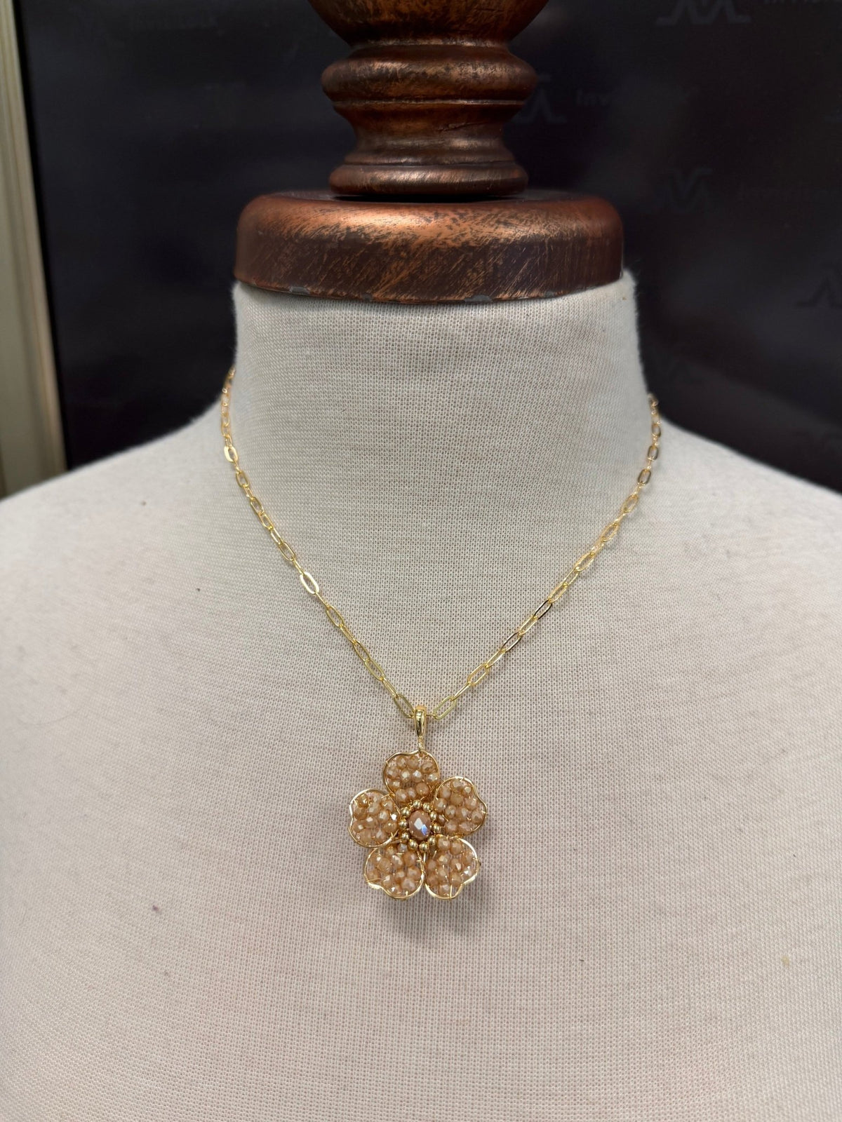 The Elegant Flower Necklace - Chandeliers Boutique ny