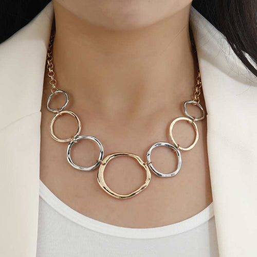 Contrasting Circle Necklace