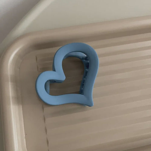 Retro Heart Shape Plastic Resin Hair Claw - Chandeliers Boutique ny